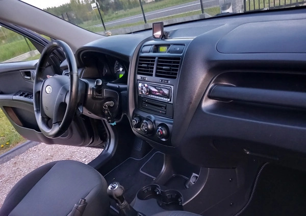 Kia Sportage cena 18900 przebieg: 240000, rok produkcji 2007 z Kozienice małe 92